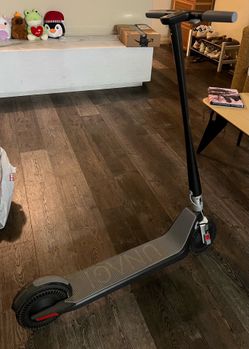 UNAGI Scooter model one classic folding e-scooter