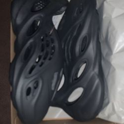 DS Yeezy Foam Runner Onyx sz 15