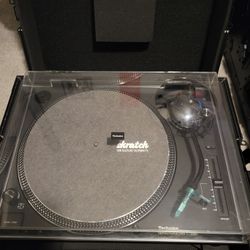 Technics Turntables (2) SL-1200 MK7 