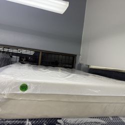 FULL SIZE TEMPURPEDIC CLOUD MATTRESS & BOX SPRING BED SET