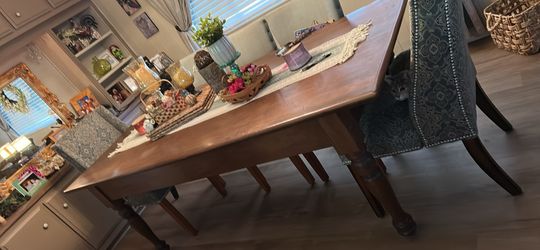 Farm house table w/ 4 green chairs