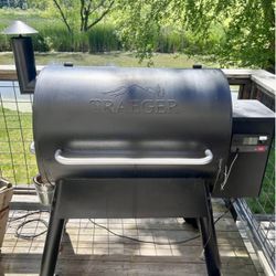 Traeger Pro 780 Smoker Pellet Grill — bought 2024 (barely used)