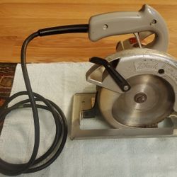 Black & Decker 6.5" Circular Saw Cat. No. 430