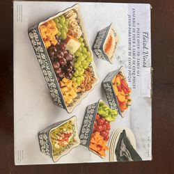 Beautiful Five Piece Bake/serve Ware Set, Green And White Floral Pattern