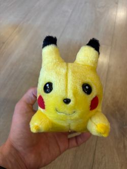 Vintage Pikachu Pokemon Nintendo Tomy Fuzzy Squeeze Squeak Sound Plush 5”