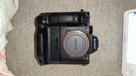 Sony Alpha a7R2 Mirrorless Camera Body