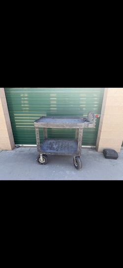 Rubbermaid cart