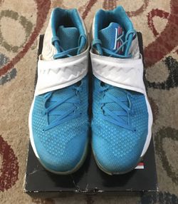 Nike Kyrie 2 Christmas