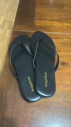 Memory foam black sandals