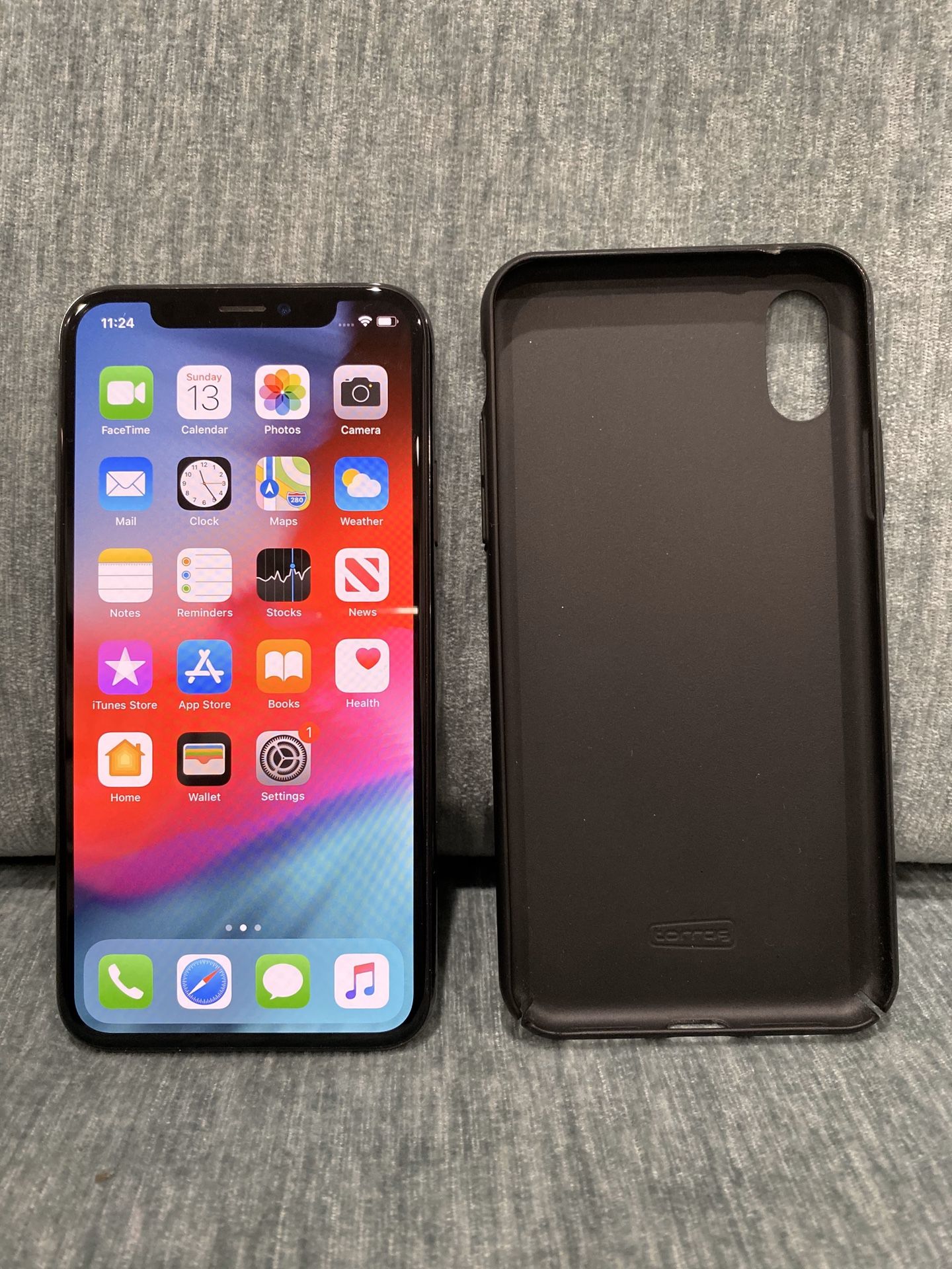 Apple iPhone X Space Gray 64gb Unlocked / AT&T Mint Condition w/ Case