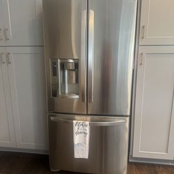 ✨ Refrigerator for Sale – $250 ✨