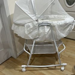 Dream On Me Portable 2-1 Bassinet And Cradle 