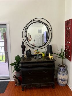 Beautiful large round wall mirror with modern black metal frame. This is a statement piece that really stands out in any room. Great for a living room