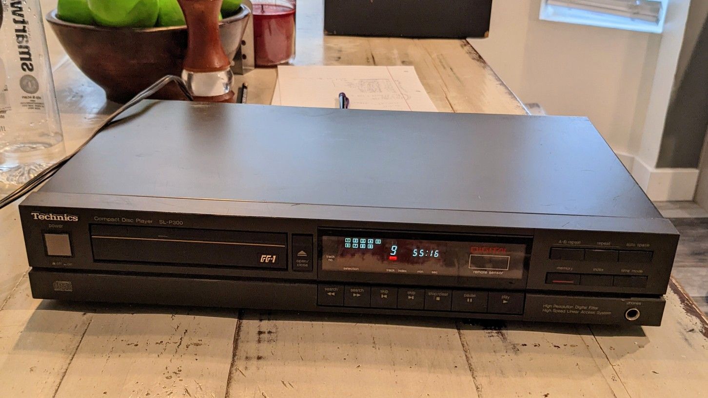 Vintage 1985 Technics SL-P300 Compact Disc CD Player