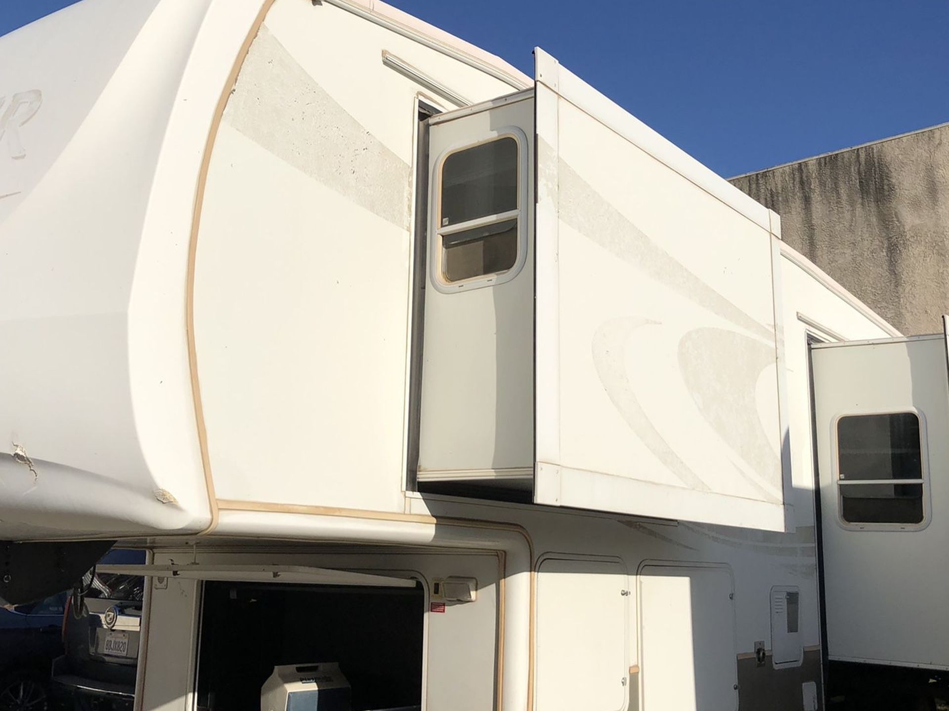 2006 keystone challenge RV trailer 5th wheel