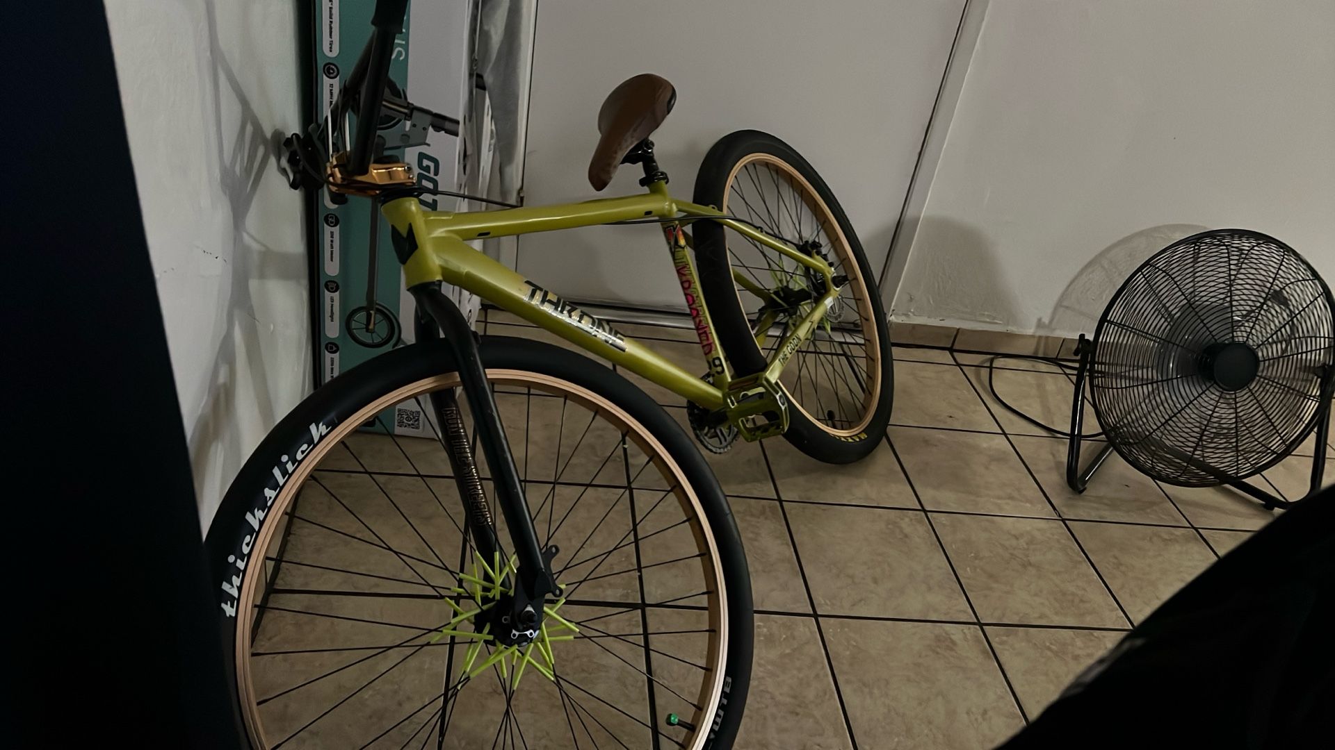 Throne Bike (READ DISC)