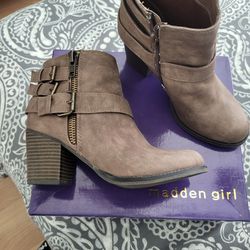 Womens Size 8 Low Boots In Tan