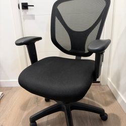 Black Mesh Office Chair / Desk Chair - Great Condition