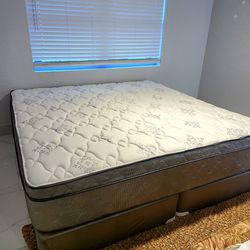 NEW KING PILLOW TOP MATTRESS and BOX SPRING. -Bed frame not included 👍