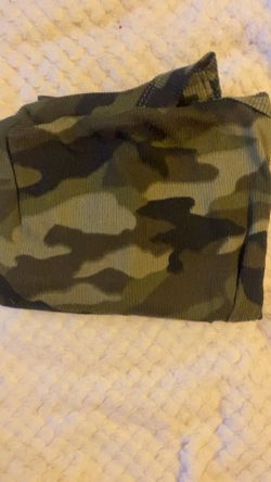 Green camo top / size: small