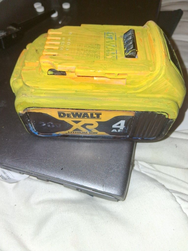 4 Smp Dewalt Battery