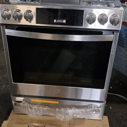 NEW GE PROFILE GAS RANGE SLIDE IN WITH AIRFRY  AND CONVECTION OVEN STAINLESS STEEL 