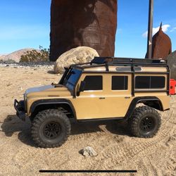 Traxxas 1/10 Scale Land Rover Defender 