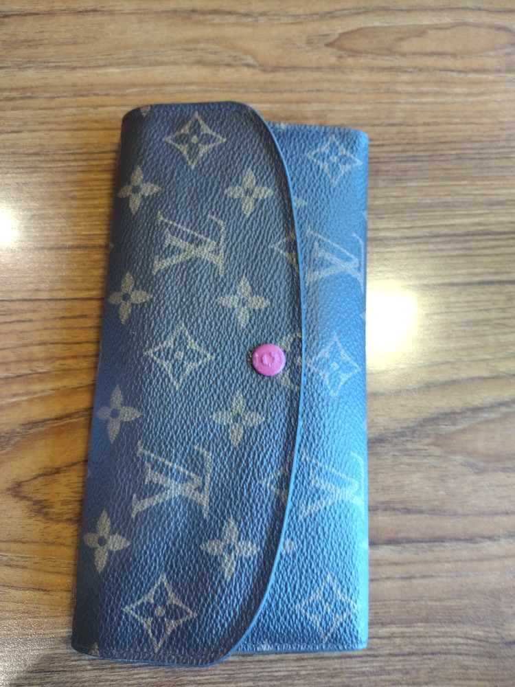 Lv Monogram Emilie Wallet for Sale in Schertz, TX - OfferUp