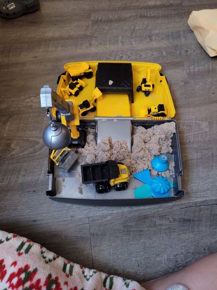 Kinetic Sand Construction Set Wit Extras
