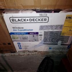 Black&Decker  12,000 BTU Window AC New 