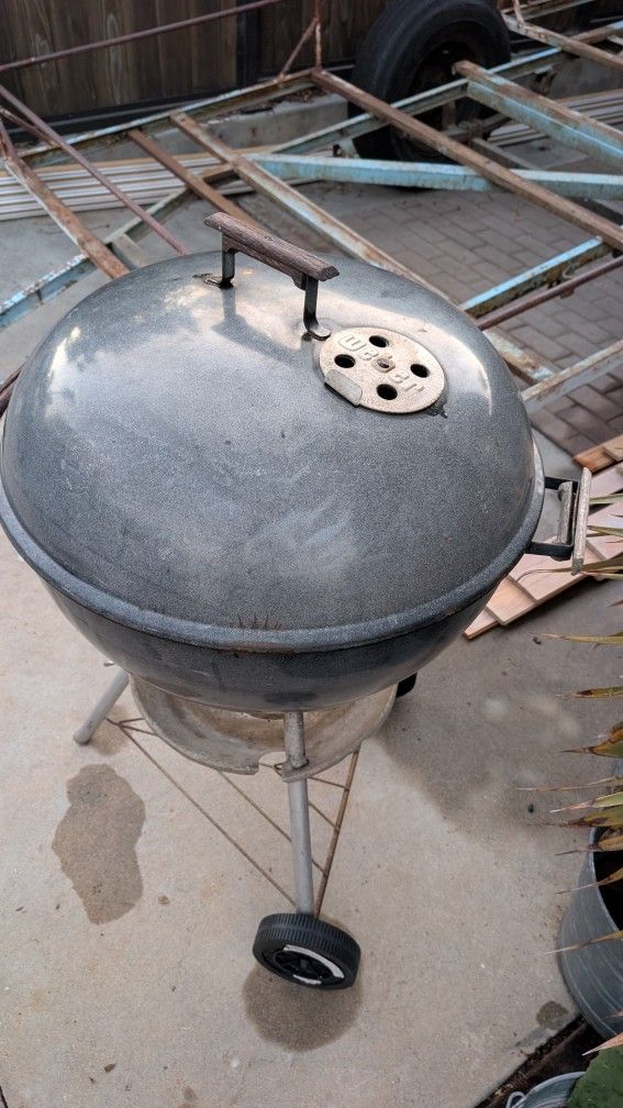 Vintage Weber 22" Kettle BBQ Grille Barbecue Grill Charcoal E Code 1983