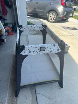 Graco Pack ’n Play Portable Travel Crib