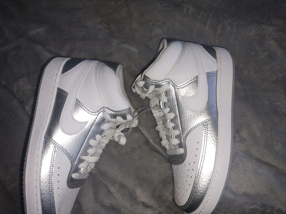 Woman's Nike Shoes