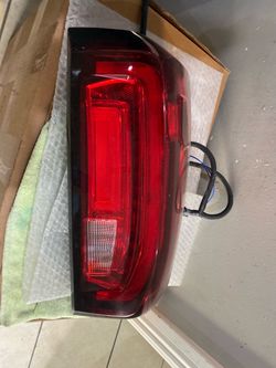 2019-2023 GMC sierra right taillight
