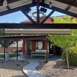 Draper Luma Projector Screen 