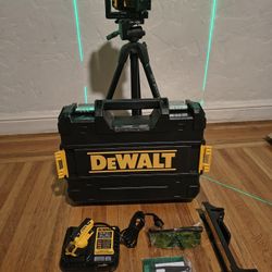 (NO TRIPOD)DeWalt Green Laser Level Kit w/ Case