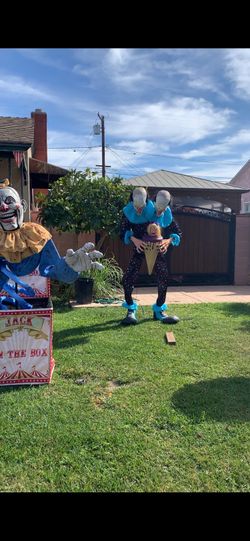 TWO SCOOPS 7 Ft Halloween Animatronics