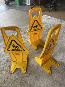 Wet FloorSafety Signs