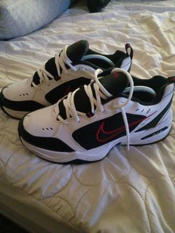 Nike white n black