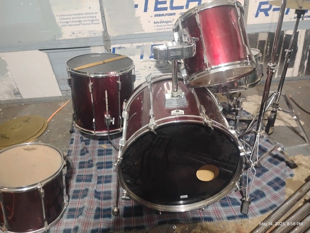5 Piece Tama Drum Set With Low Volume Cymbals