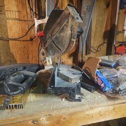 Black and Decker Power Meet miter Saw