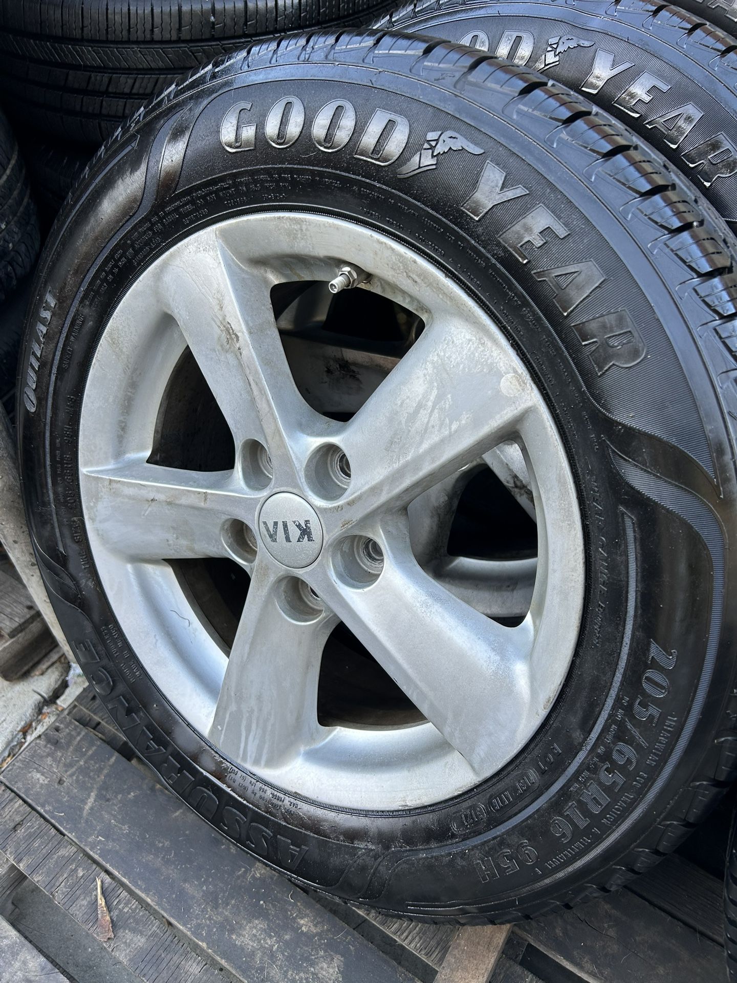 4- GOOD YEAR ASSURANCE RADIAL