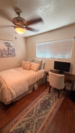 Full Bed / Desk setup (Perfect for Back to school)