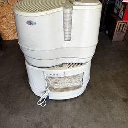 Lasko 1128 9-Gallon High-Performance Recirculating Humidifier