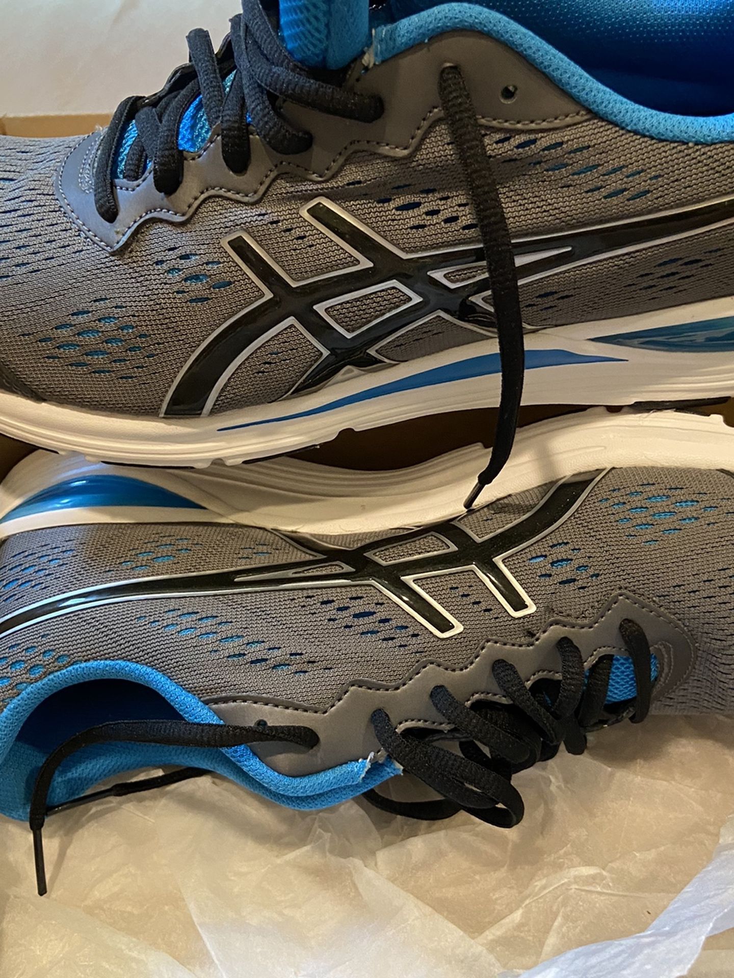 New Tennis shoes size 11 for men