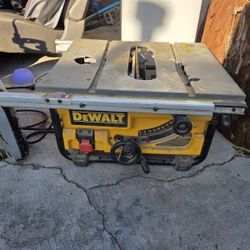 DEWALT Table Saw