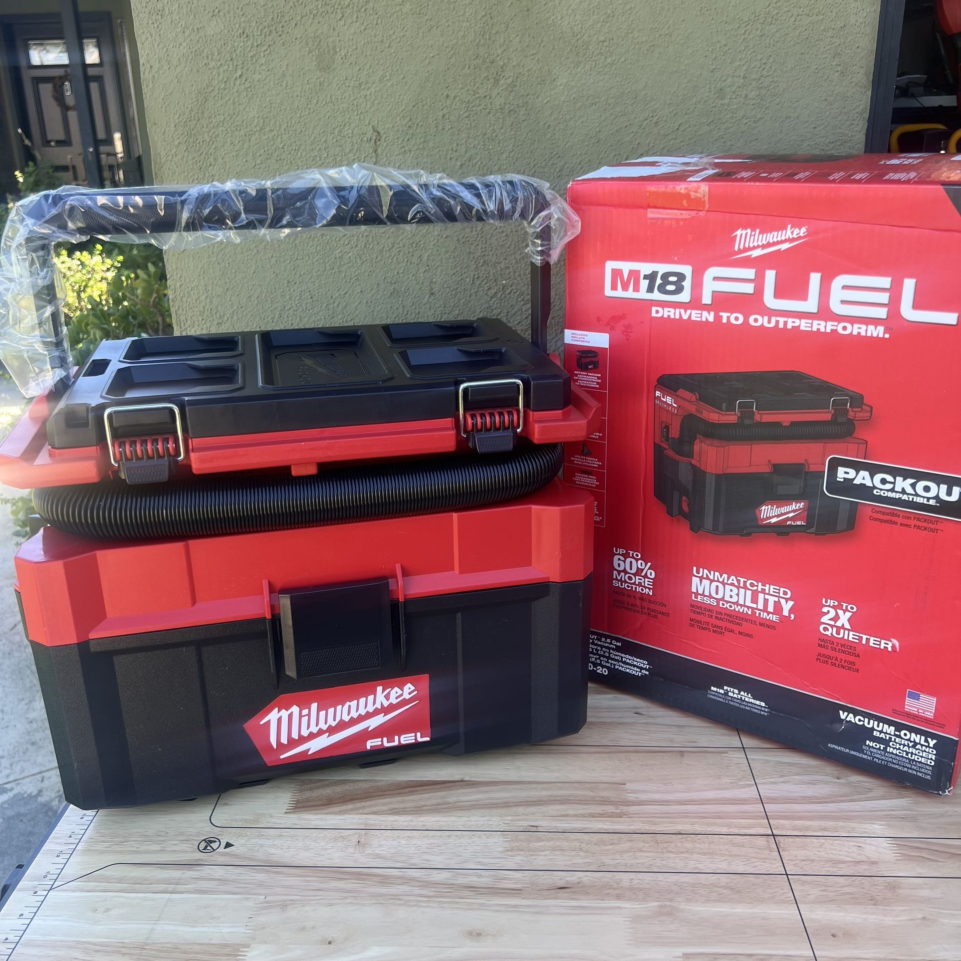 Milwaukee (0970-20) M18 FUEL PACKOUT 18-Volt Lithium-Ion Cordless 2.5 Gal. Wet/Dry Vacuum (Vacuum-Only)
