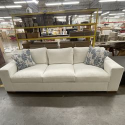Couch (Lexington Home Brands)