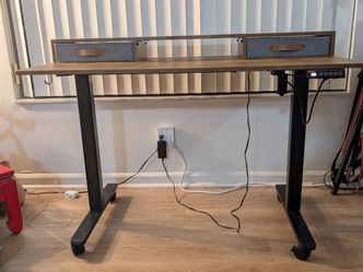 Adjustable desk