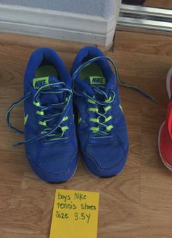 Boys tennis shoes size 3.5y